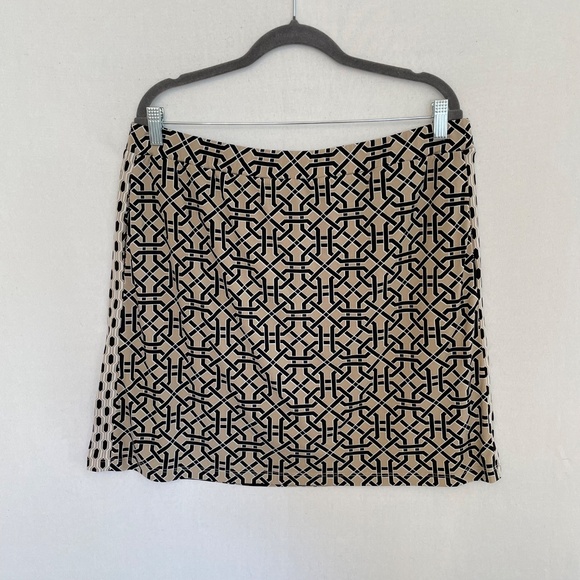 SUSAN GRAVER Women’s Size Large Liquid Knit Tan & Black Print Skort Skirt - Picture 6 of 6
